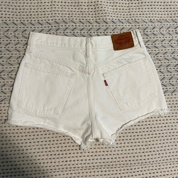 Levi’s 501 White Denim Shorts - Picture 6 of 6